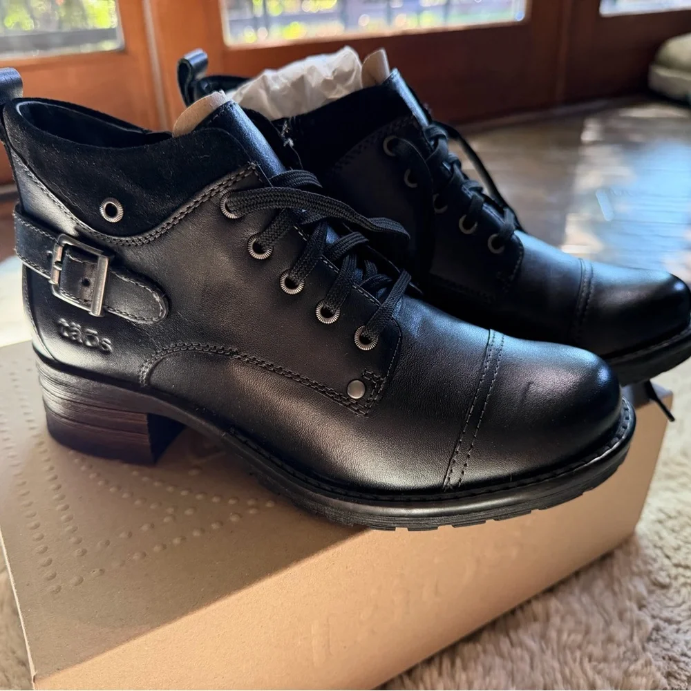 Taos Mini Crave Black Leather Lace-Up Ankle Boots - Picture 4 of 6